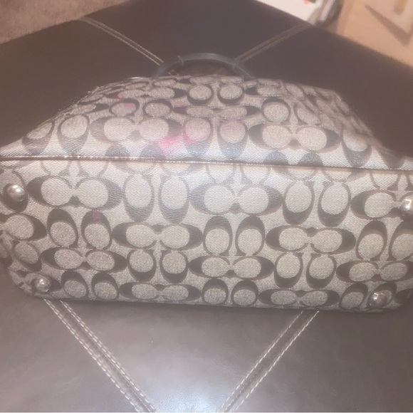 Coach flawed - Picture 10 of 13